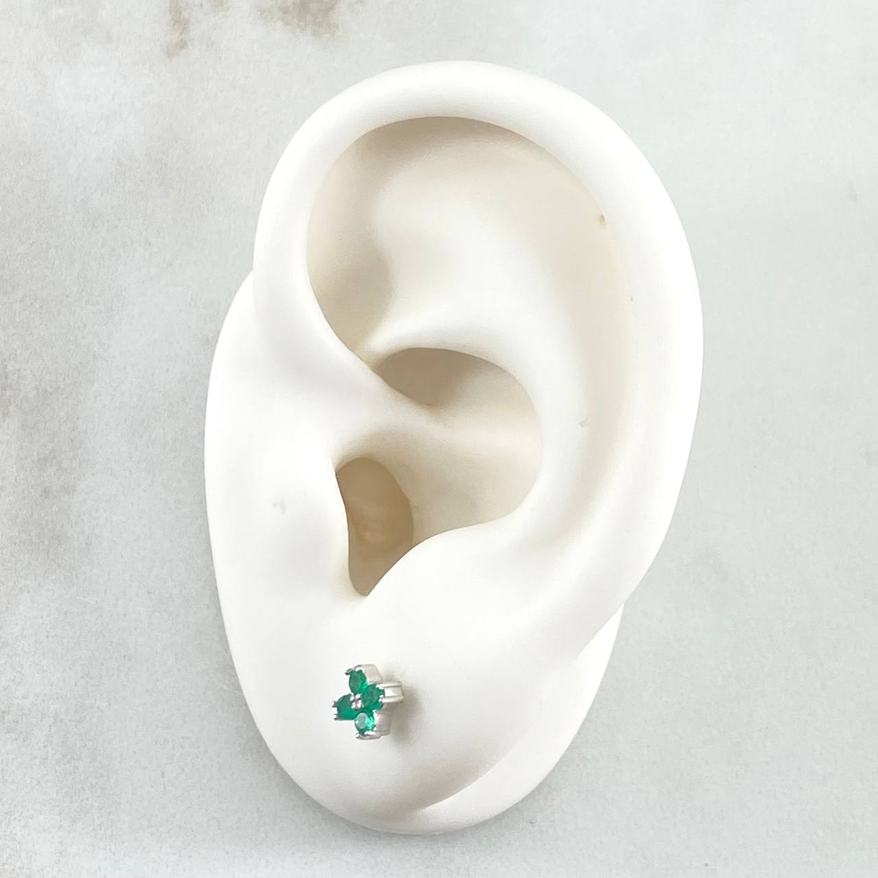 Topos Flor  1.2gr / Esmeraldas 26pts Oro Blanco 18K (Joya)