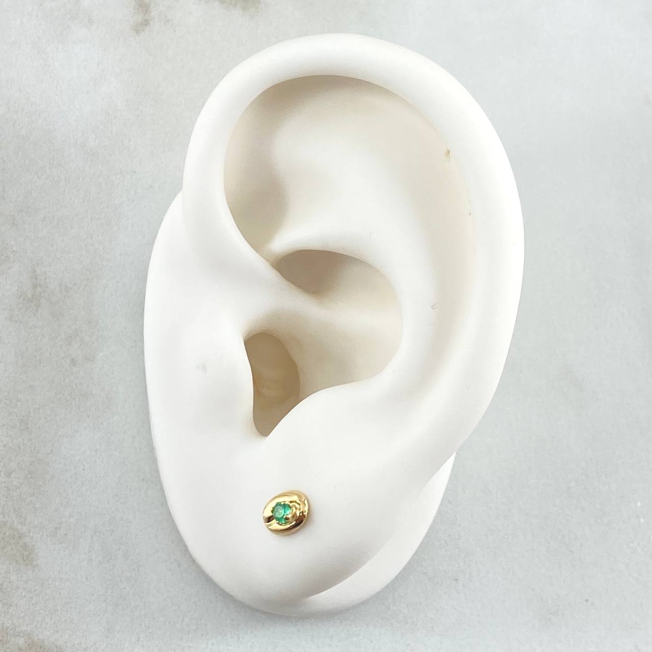 Stud Earrings Coffee Grain 0.8gr / 4.2mm Emerald 7pts 18K Yellow Gold (Jewel) ©
