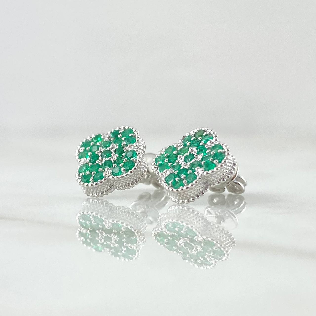 Stud Earrings Trébol VCyA 3.05gr / 9.1mm Emeralds 67pts 18K White Gold (Jewel) ©