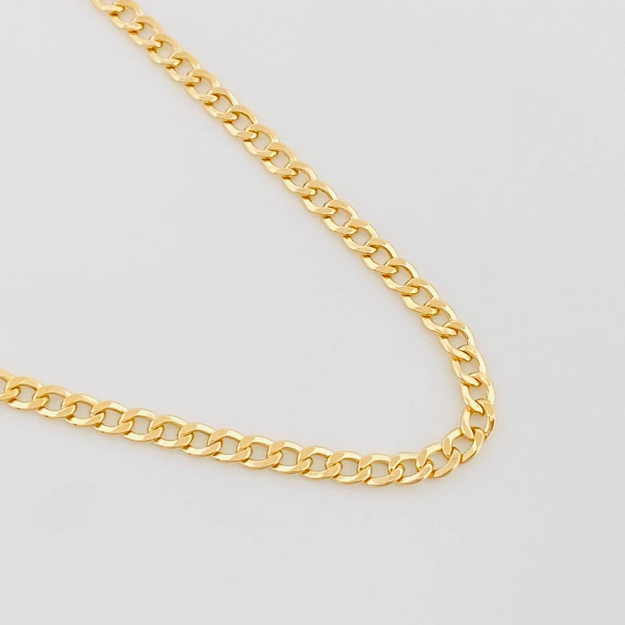 Cadena Cubana 2.5g / 24 in / 2.4mm Oro Amarillo 18K
