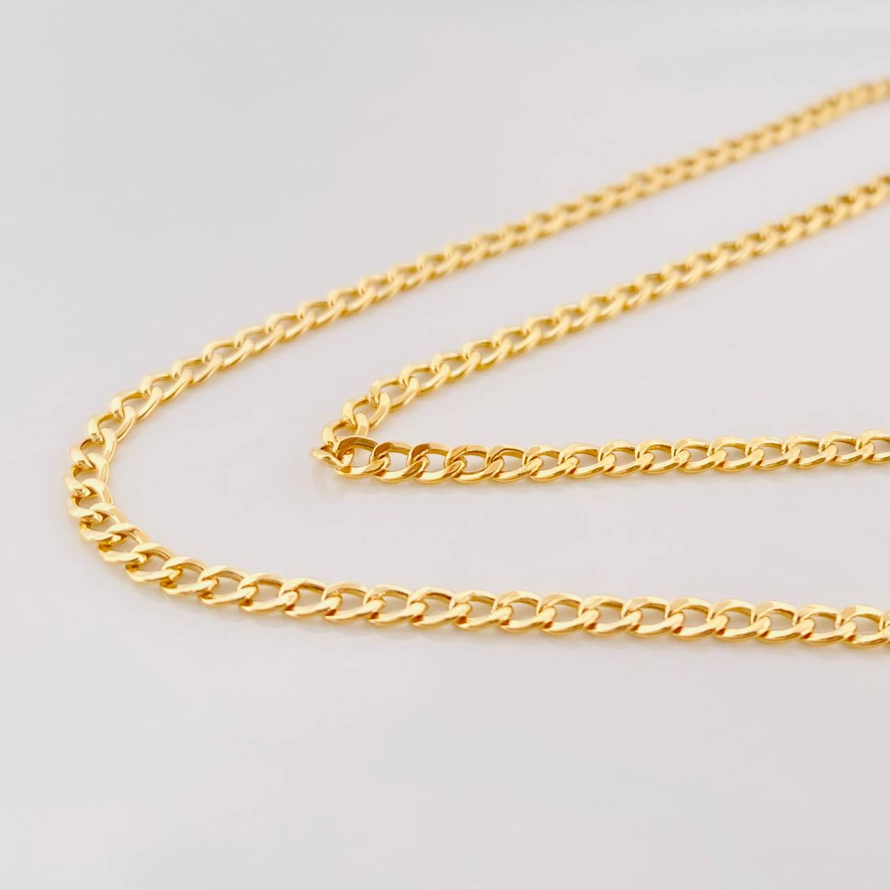 Cadena Cubana 2.5g / 24 in / 2.4mm Oro Amarillo 18K