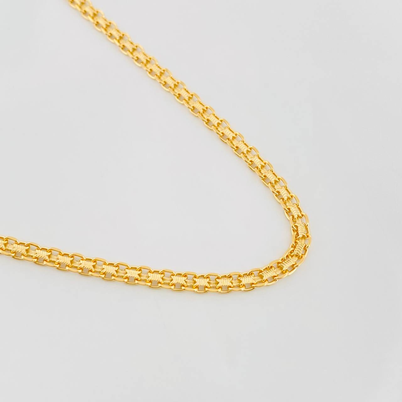 Cadena China 7.2g / 24 in / 2.42mm Oro Amarillo 18K
