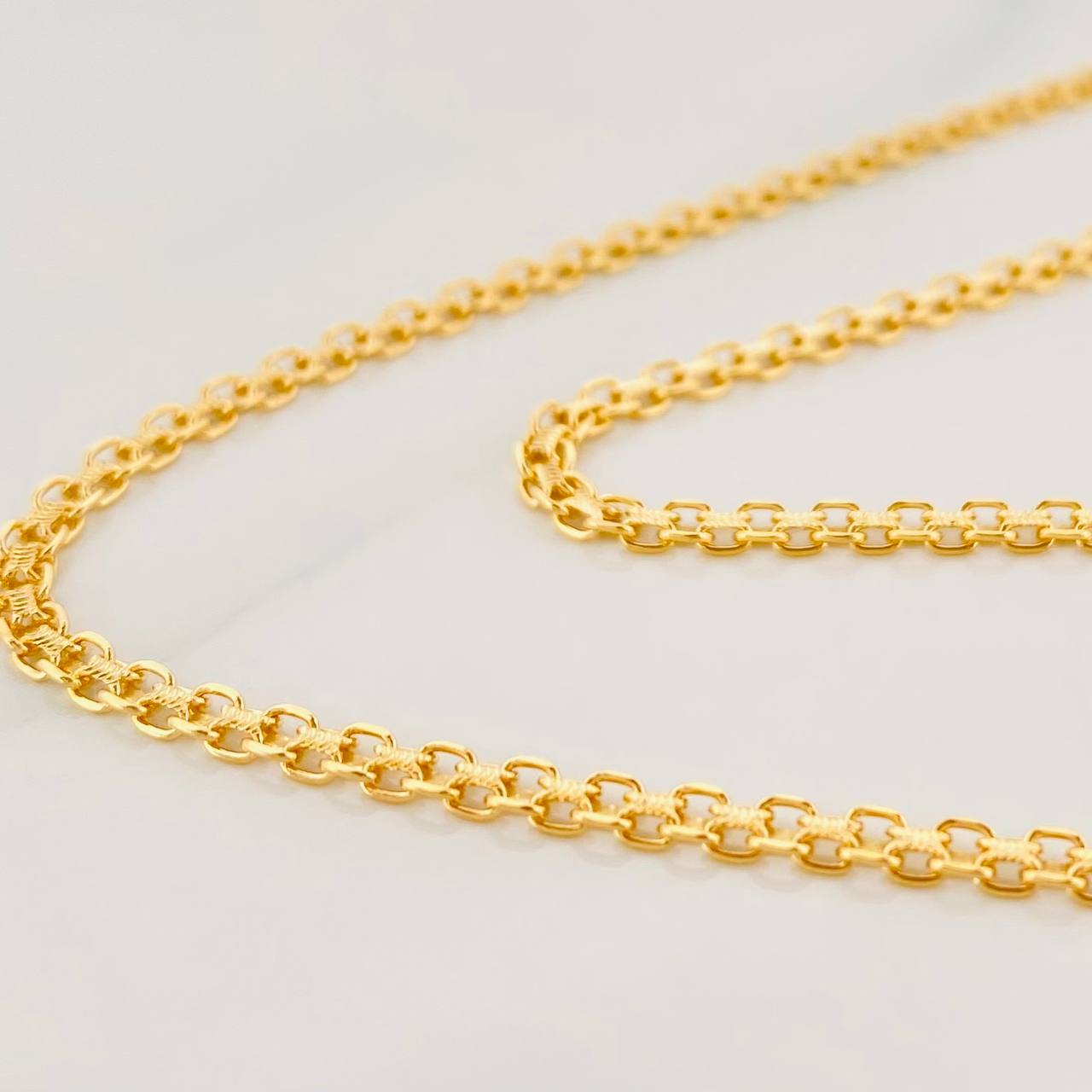 Cadena China 7.2g / 24 in / 2.42mm Oro Amarillo 18K