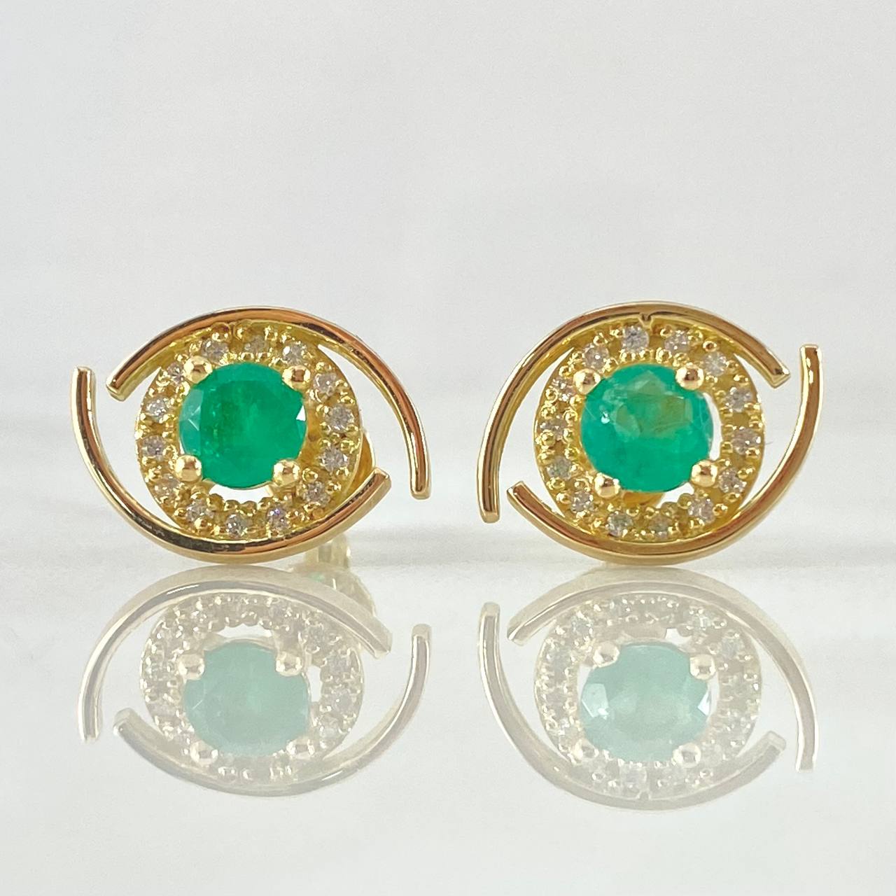 Open Eye Stud Earrings Emerald 79pts Diamond 5pts 3.05gr / 18K Gold ©