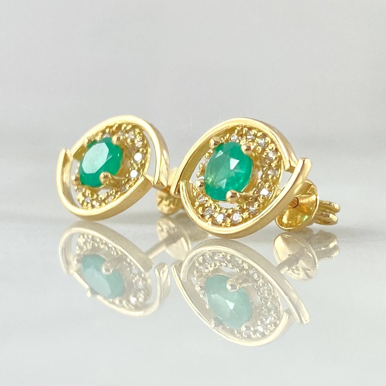 Open Eye Stud Earrings Emerald 79pts Diamond 5pts 3.05gr / 18K Gold ©