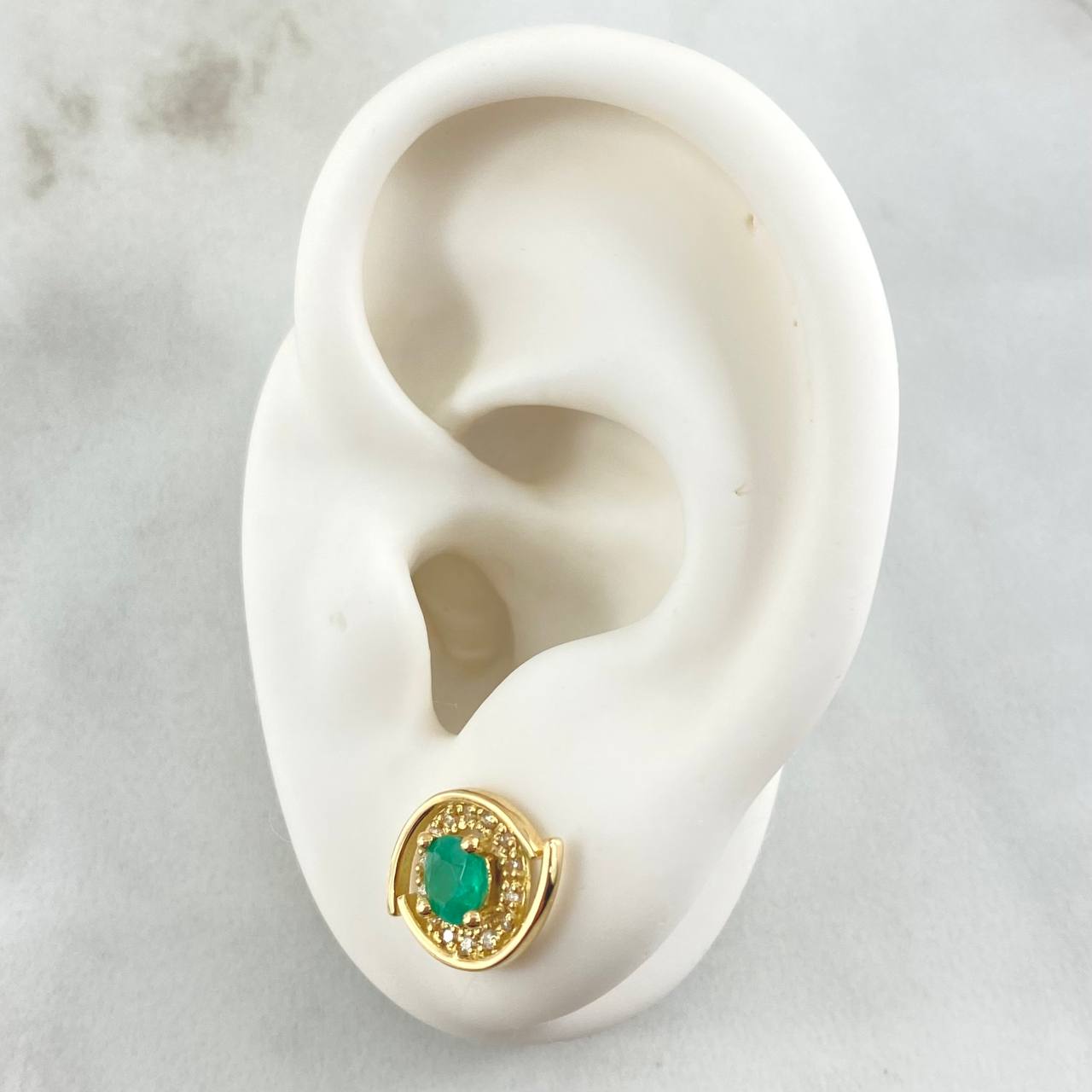 Open Eye Stud Earrings Emerald 79pts Diamond 5pts 3.05gr / 18K Gold ©