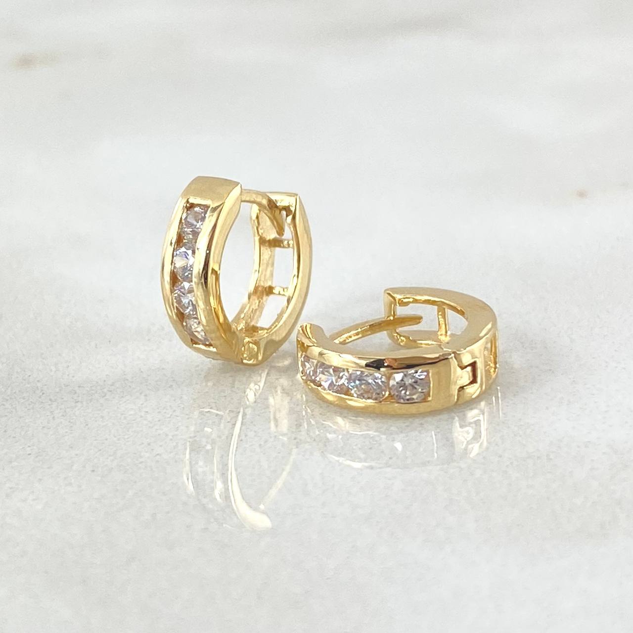 Hoop Earrings Track 1.85gr / 1cm / Special Pearl 18K Gold ©