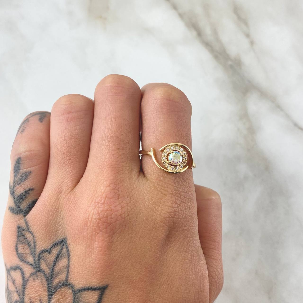 Iridescent Eye Ring 2.6gr / Size 7 3/4 / Special Pearl 18K Gold ©