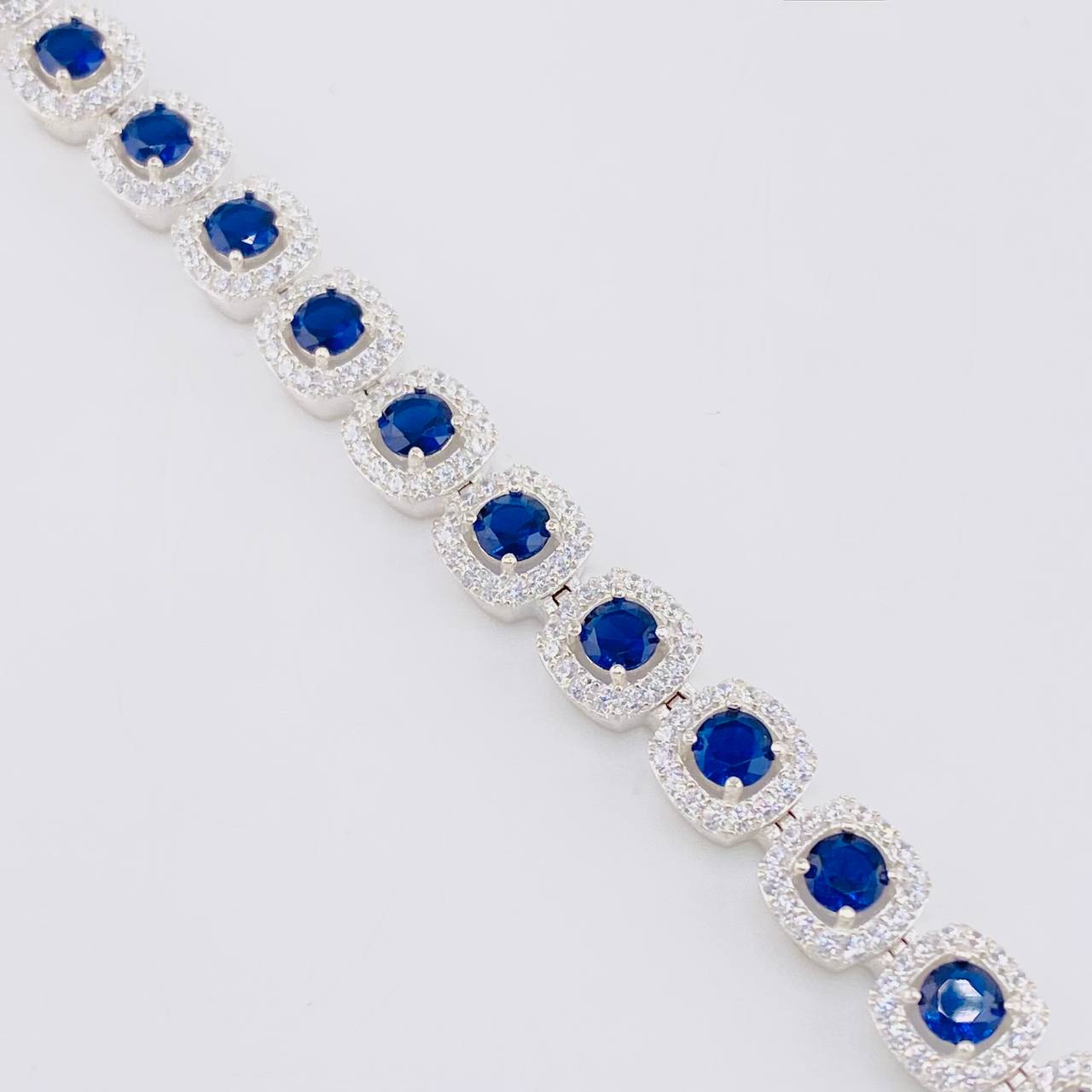 Square Tennis Bracelet 22.65g / 8 1/4 in / 7.7mm Silver 925