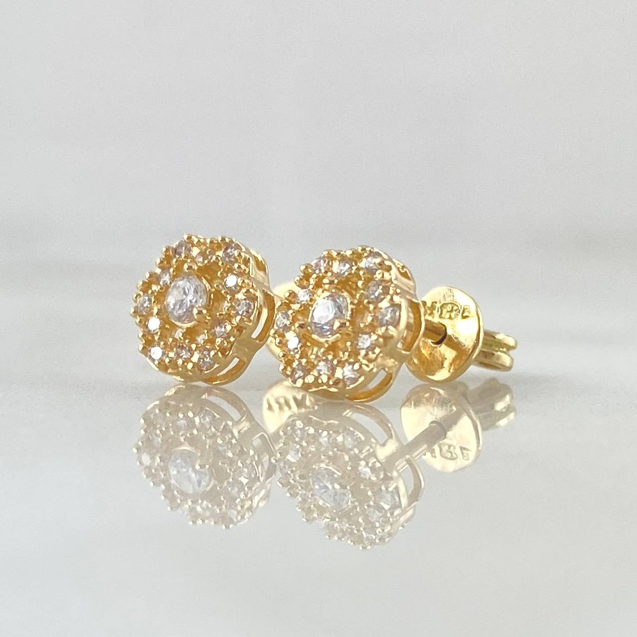Dense Flower Stud Earrings 1.8gr / Spanish Pearl 18K Gold