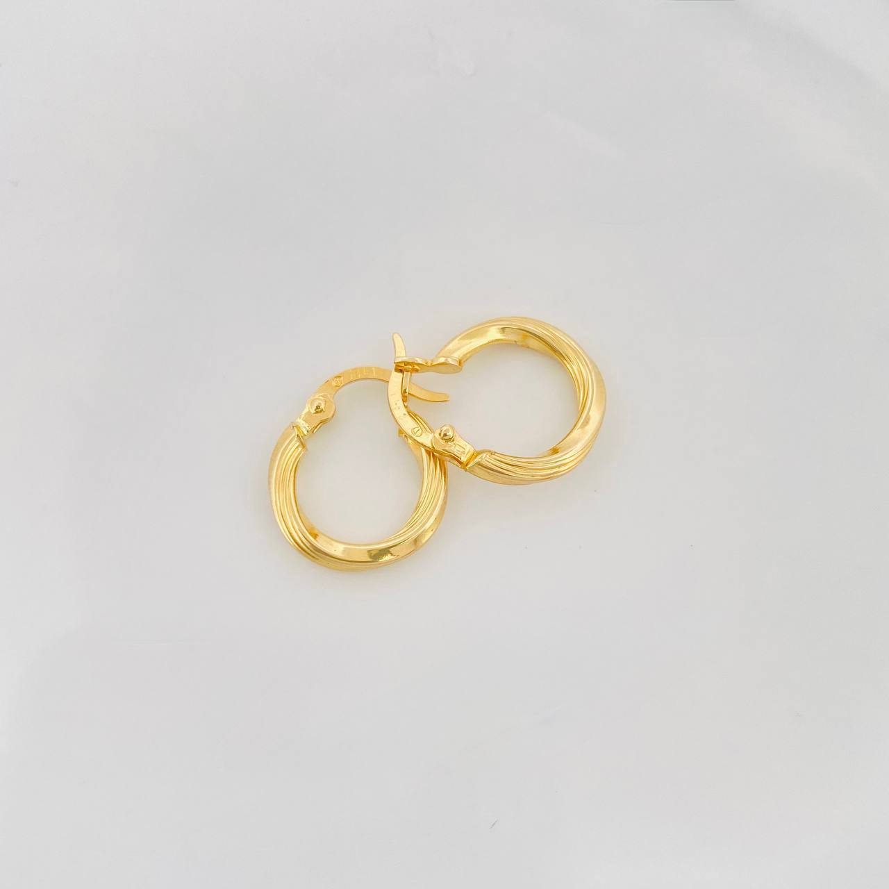 Candongas Mary 1.2g / 1/2 in Oro Amarillo 18K