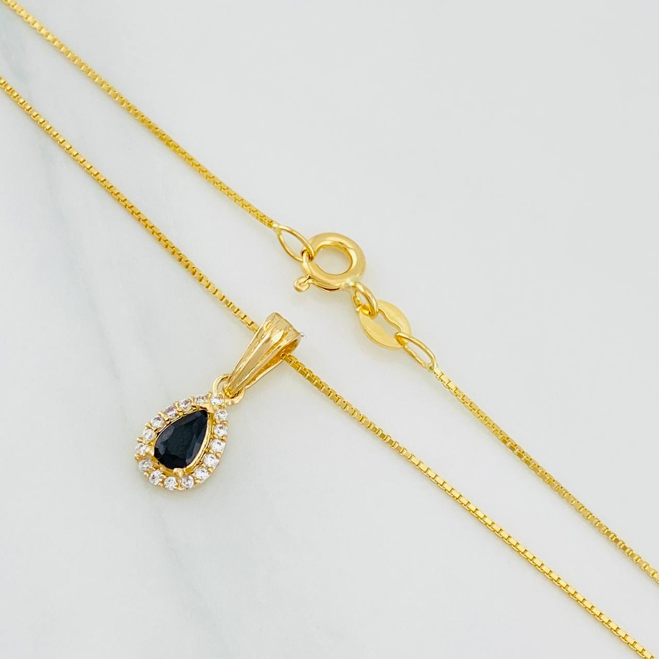 Venetian Chain Set + Tear Drop Halo Pendant / 2.45g / 18 in Yellow Gold 18K
