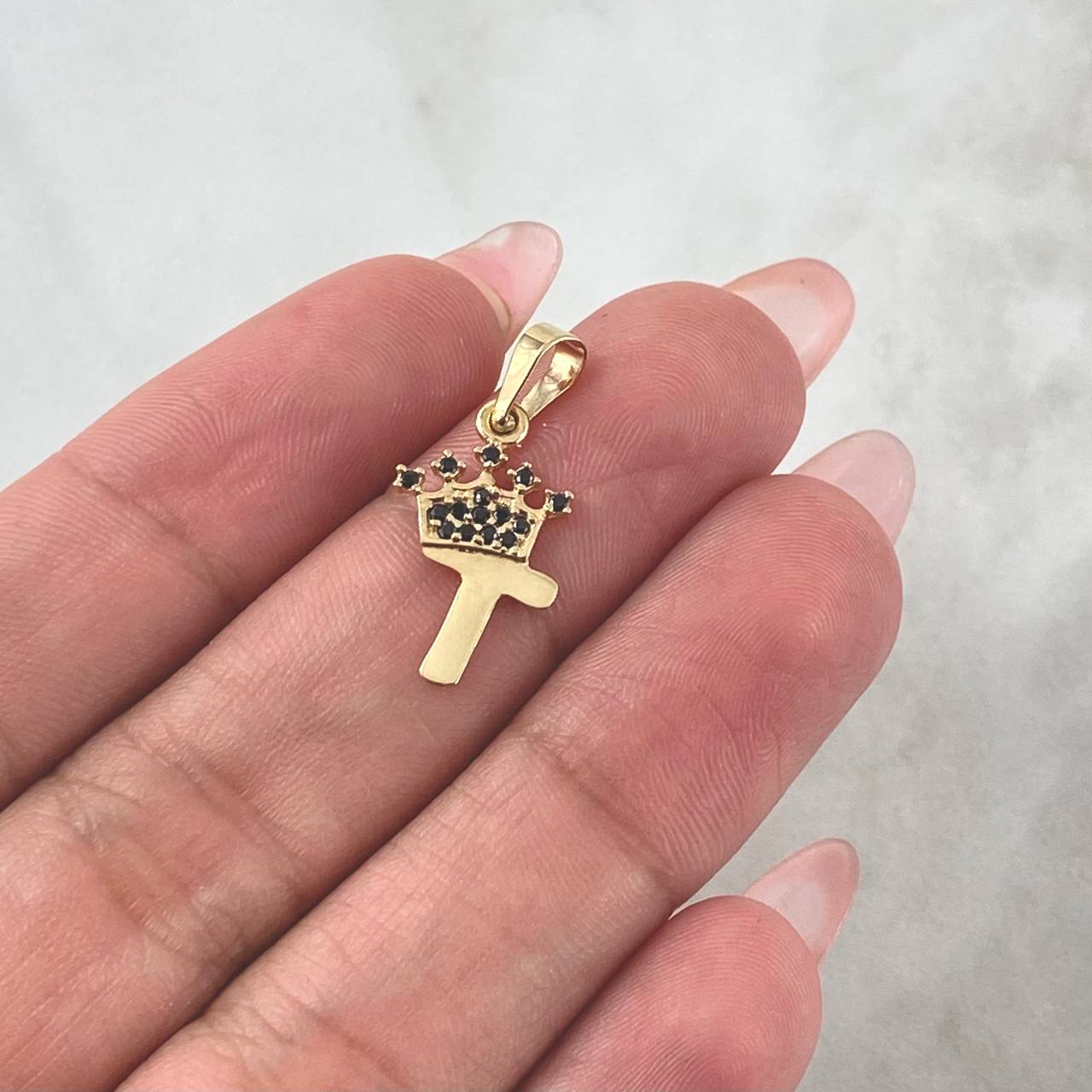 Pendant Letter T Crown 0.85gr / 2.3cm / Black Zircons 18K Yellow Gold