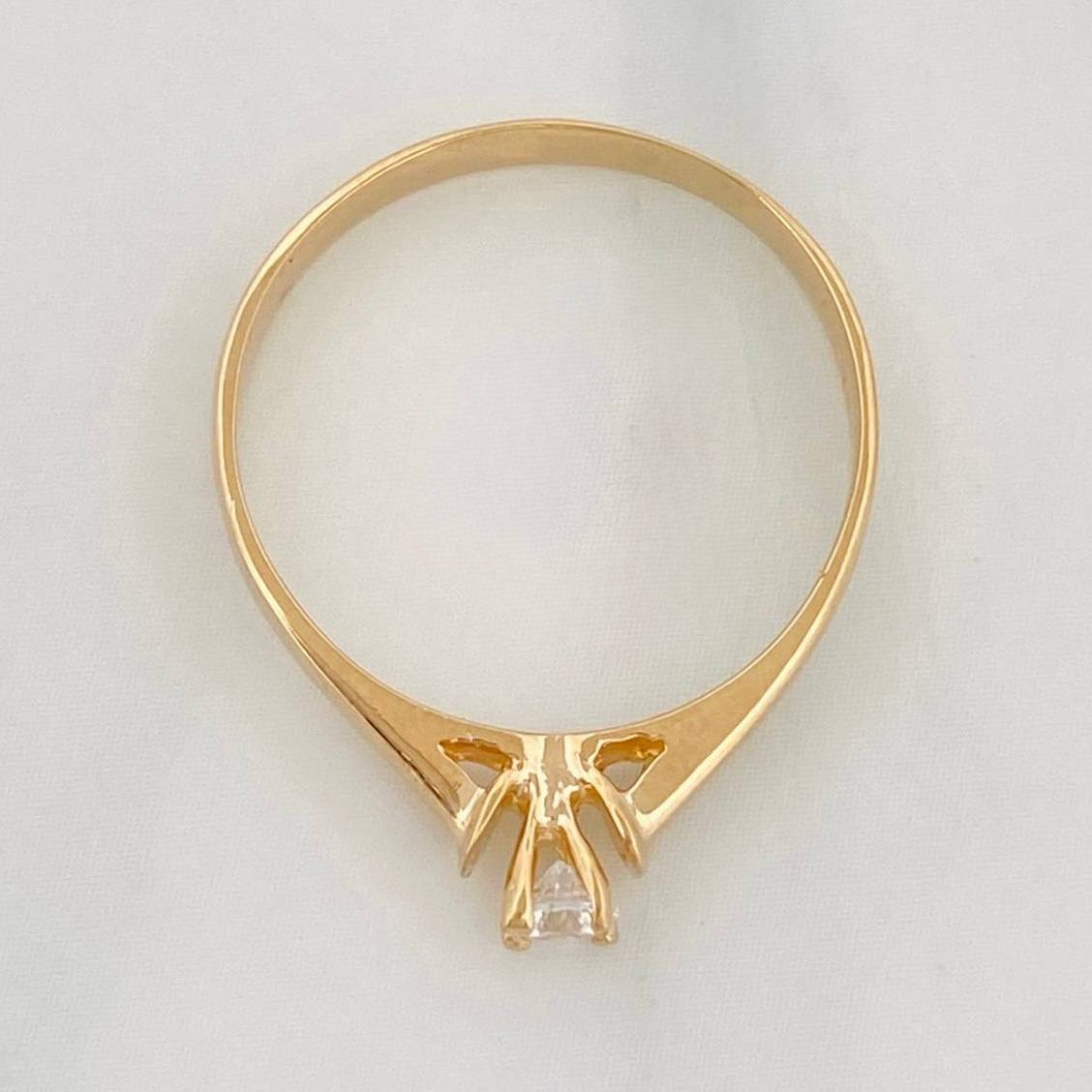 Anillo Solitario 1.6 g / T6 Oro Amarillo 18K