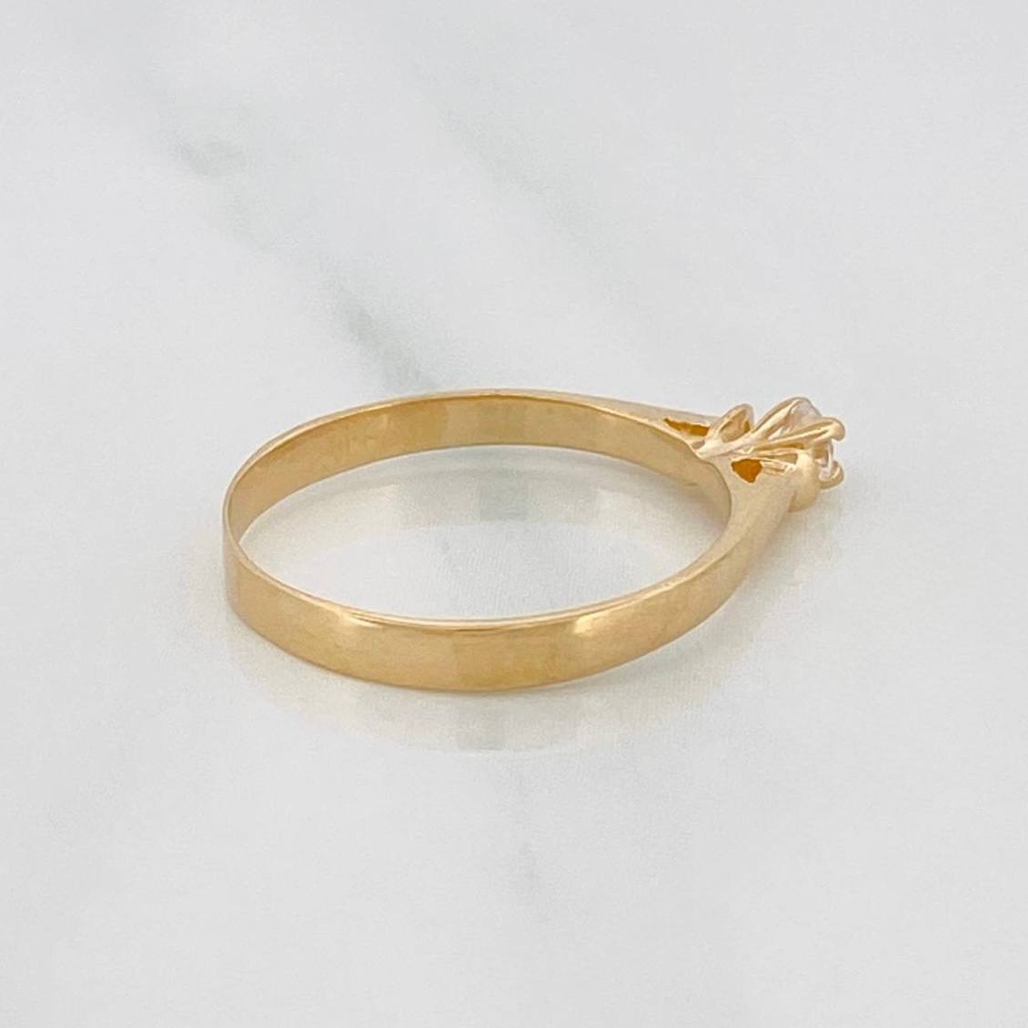 Anillo Solitario 1.6 g / T6 Oro Amarillo 18K