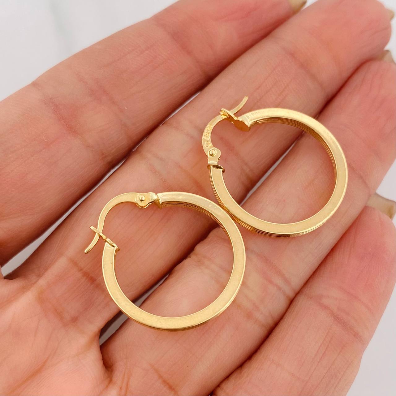 Hoop Earrings Fabi 1.7 g / 1 in 18K Yellow Gold
