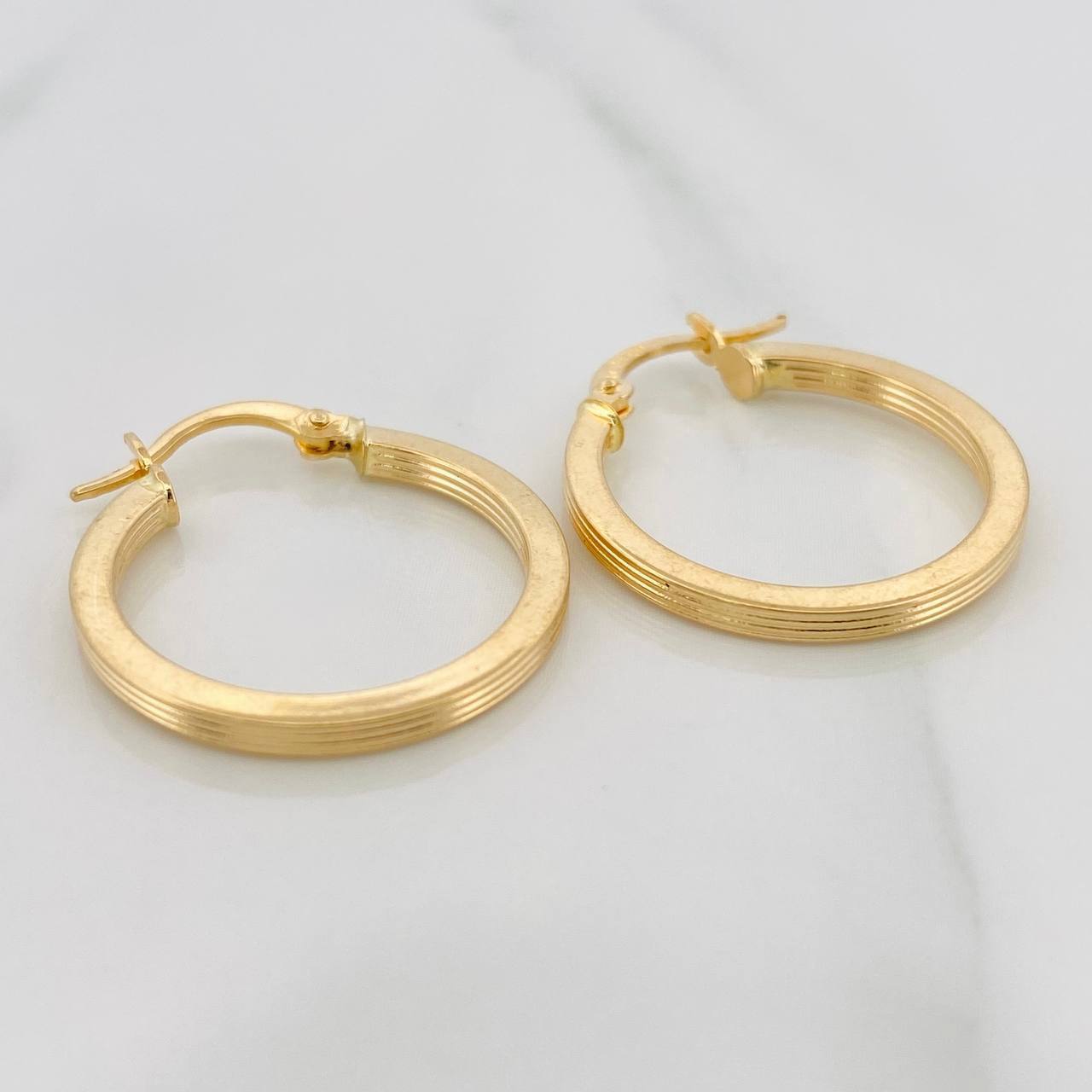 Hoop Earrings Fabi 1.7 g / 1 in 18K Yellow Gold