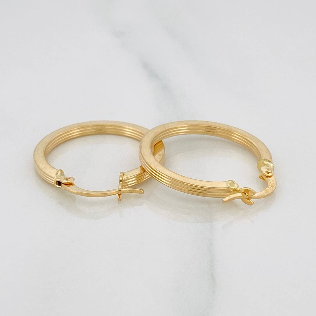 Hoop Earrings Fabi 1.7 g / 1 in 18K Yellow Gold