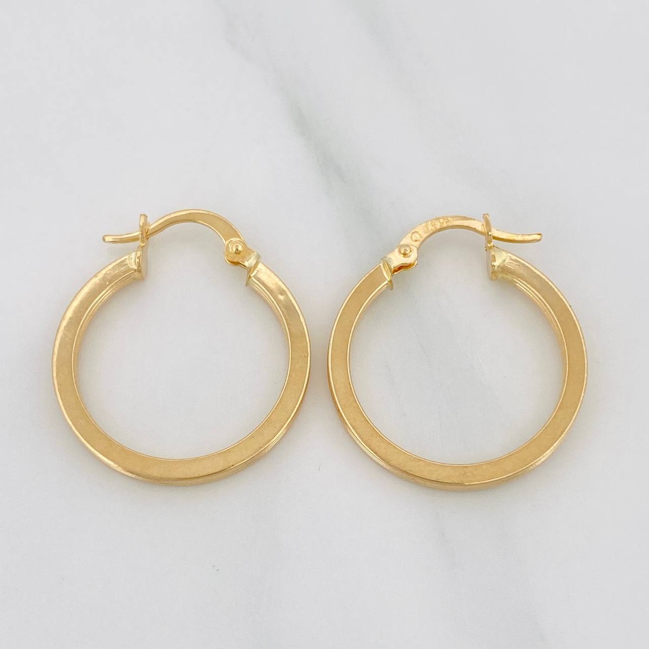 Hoop Earrings Fabi 1.7 g / 1 in 18K Yellow Gold