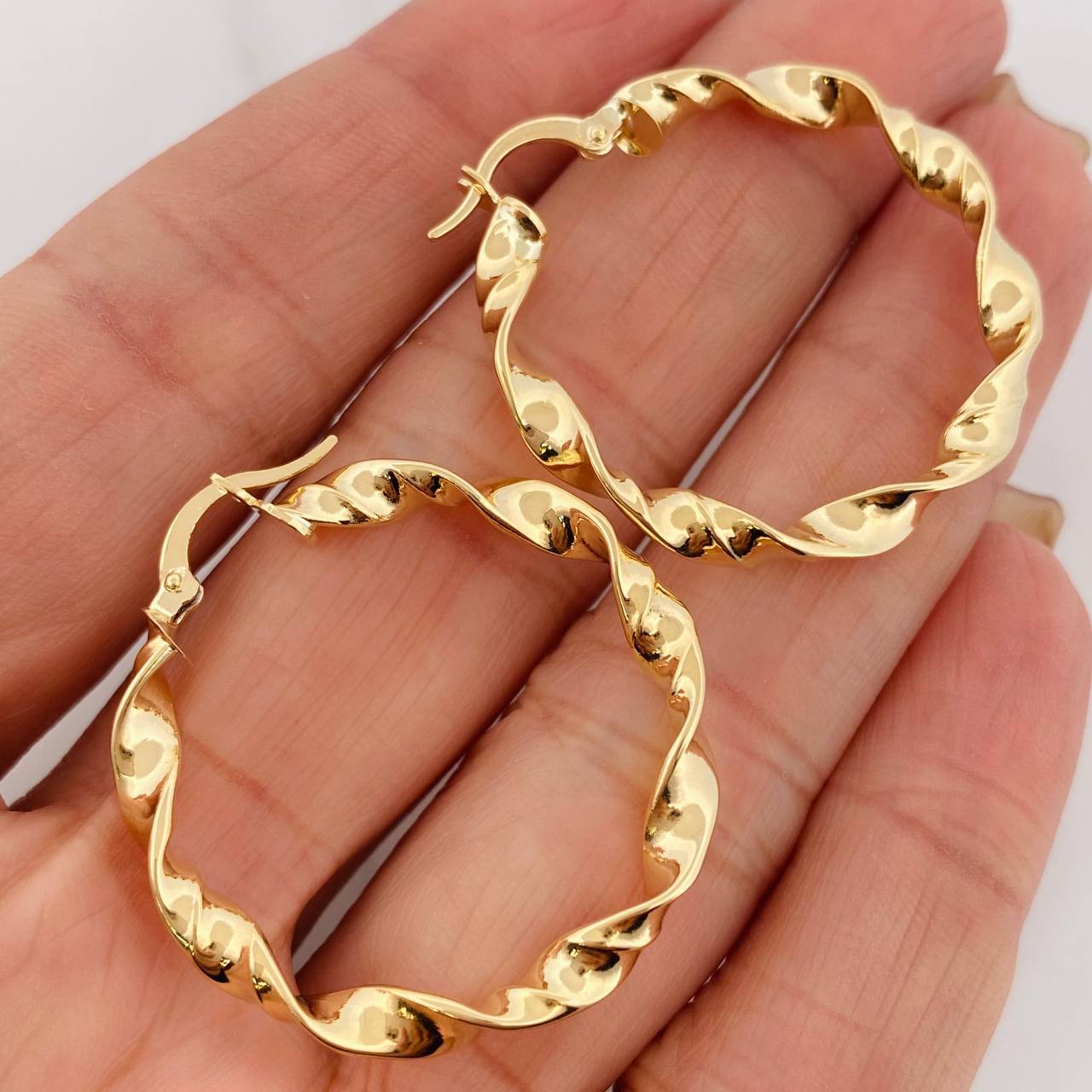 Hoop Earrings Demi 3 g / 1 1/2 in 18K Yellow Gold