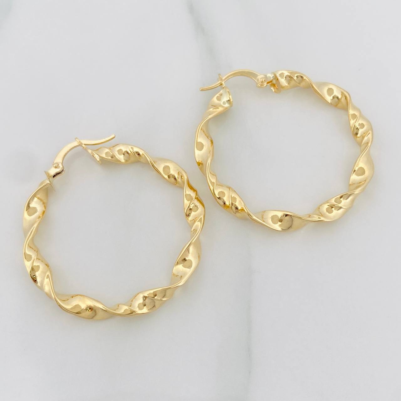Hoop Earrings Demi 3 g / 1 1/2 in 18K Yellow Gold