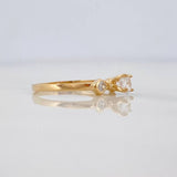 Anillo Solitario Trio 1.5 g / T6 Oro Amarillo 18K