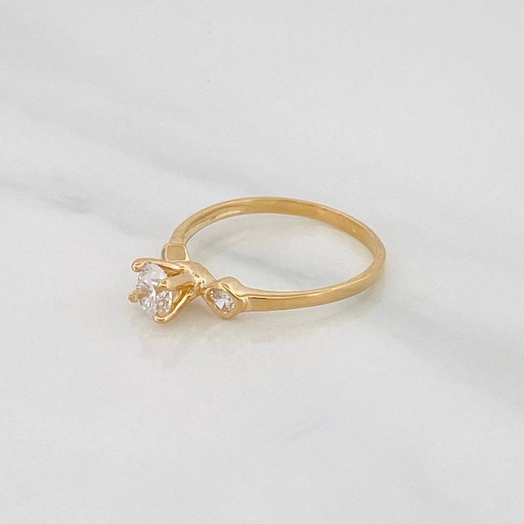 Anillo Solitario Trio 1.5 g / T6 Oro Amarillo 18K