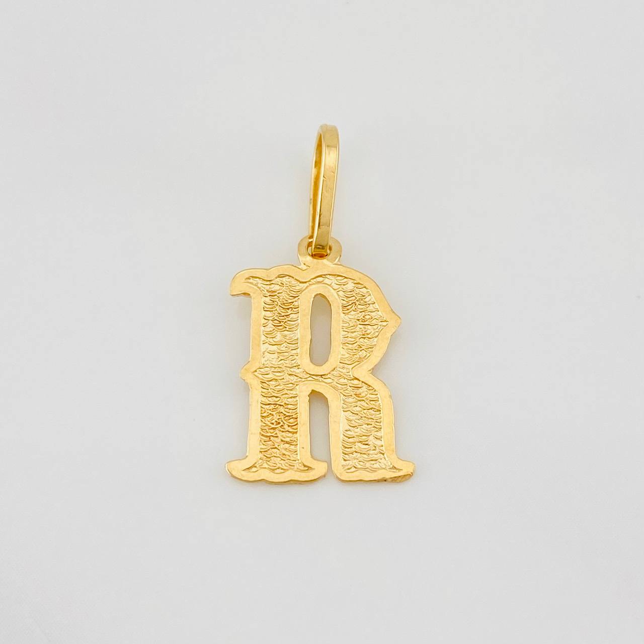 Dije Letra R 0.95g / 3/4 in Oro Amarillo 18K