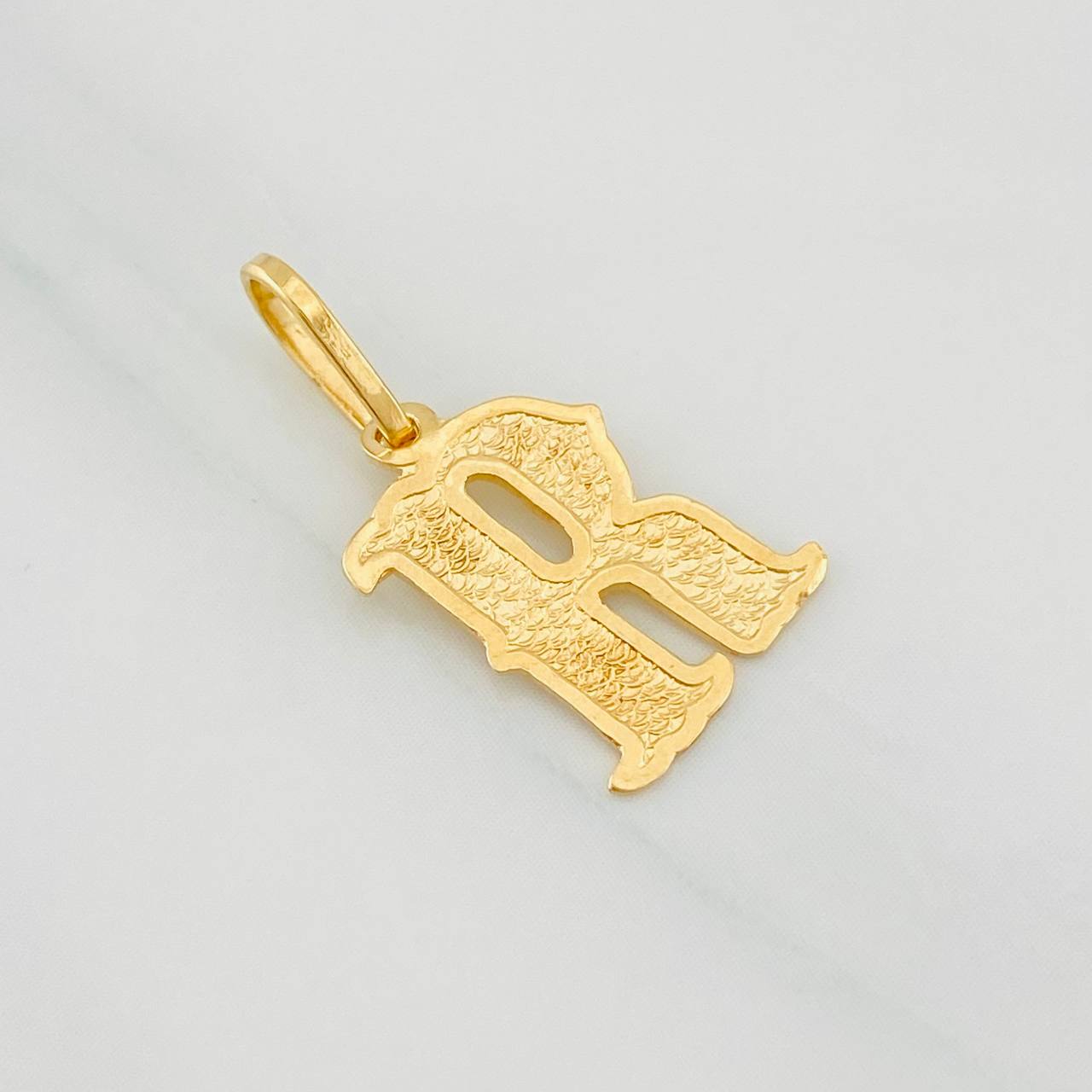 Dije Letra R 0.95g / 3/4 in Oro Amarillo 18K