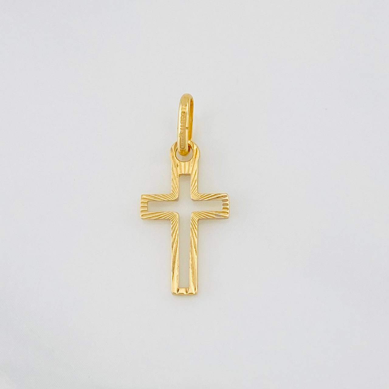 Dije Cruz 0.7g / 3/4 in Oro Amarillo 18K