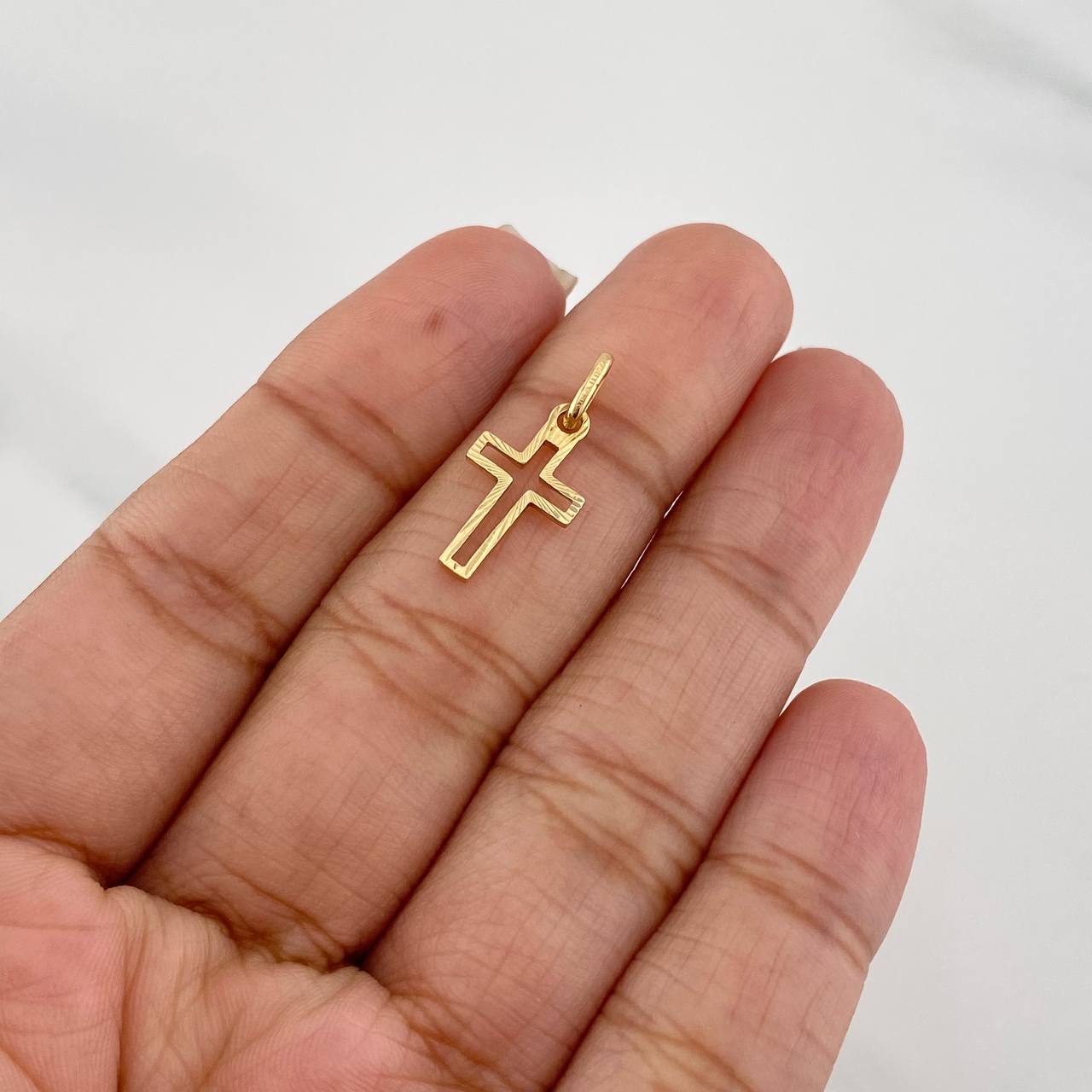 Dije Cruz 0.7g / 3/4 in Oro Amarillo 18K