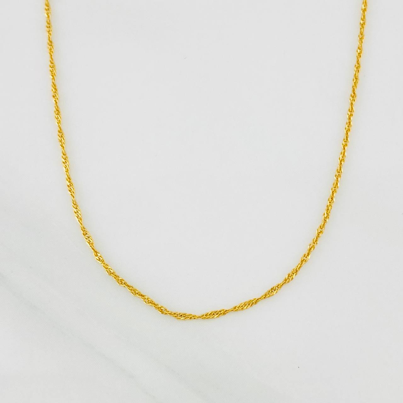 Singapore Chain 0.9g / 16 in / 0.83mm 18K Yellow Gold