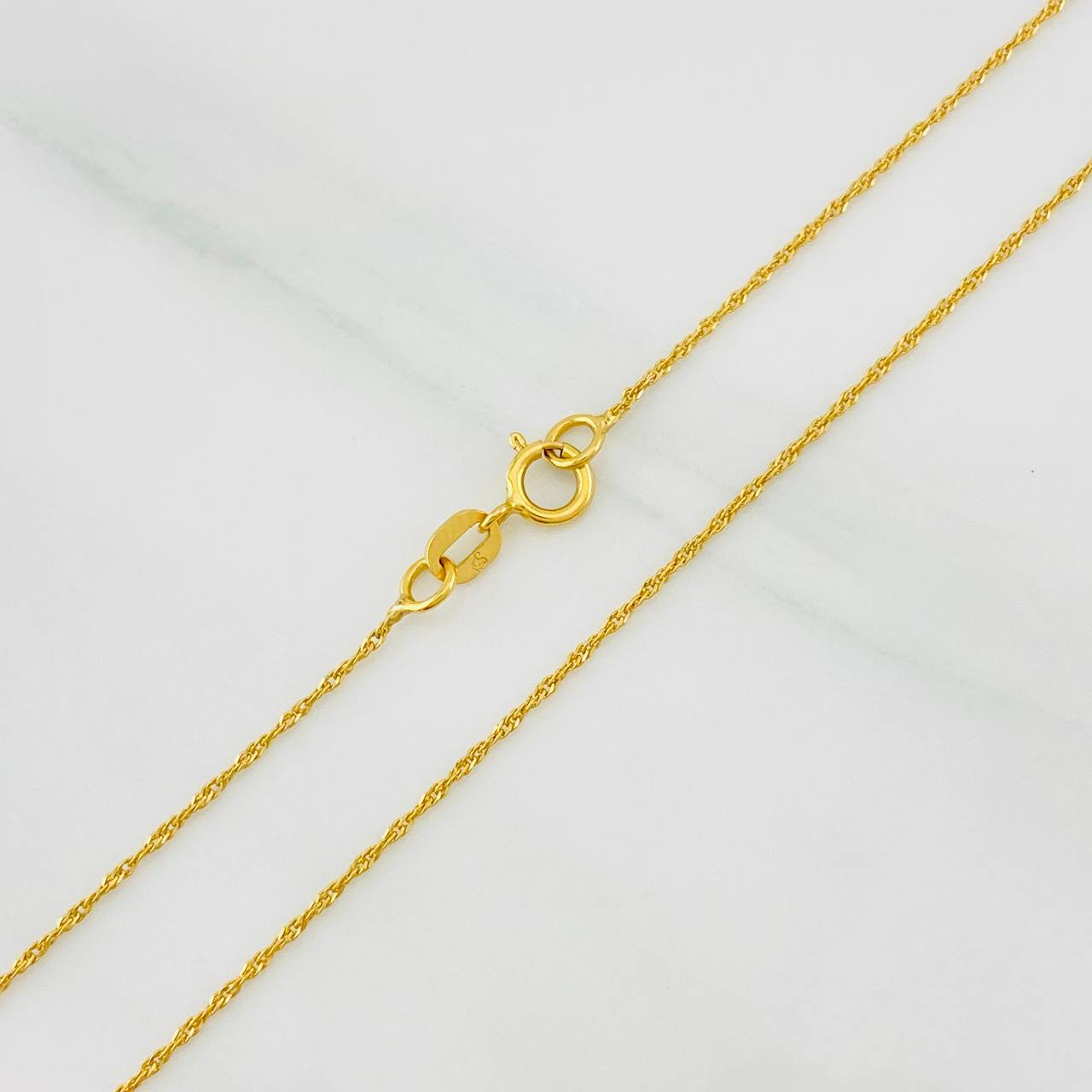 Singapore Chain 0.9g / 16 in / 0.83mm 18K Yellow Gold