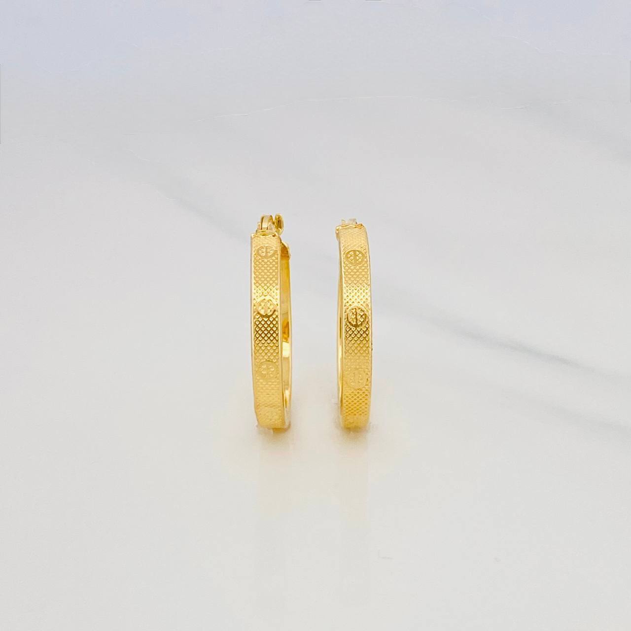 Candongas Tornillo 1.9g / 3/4 in Oro Amarillo 18K