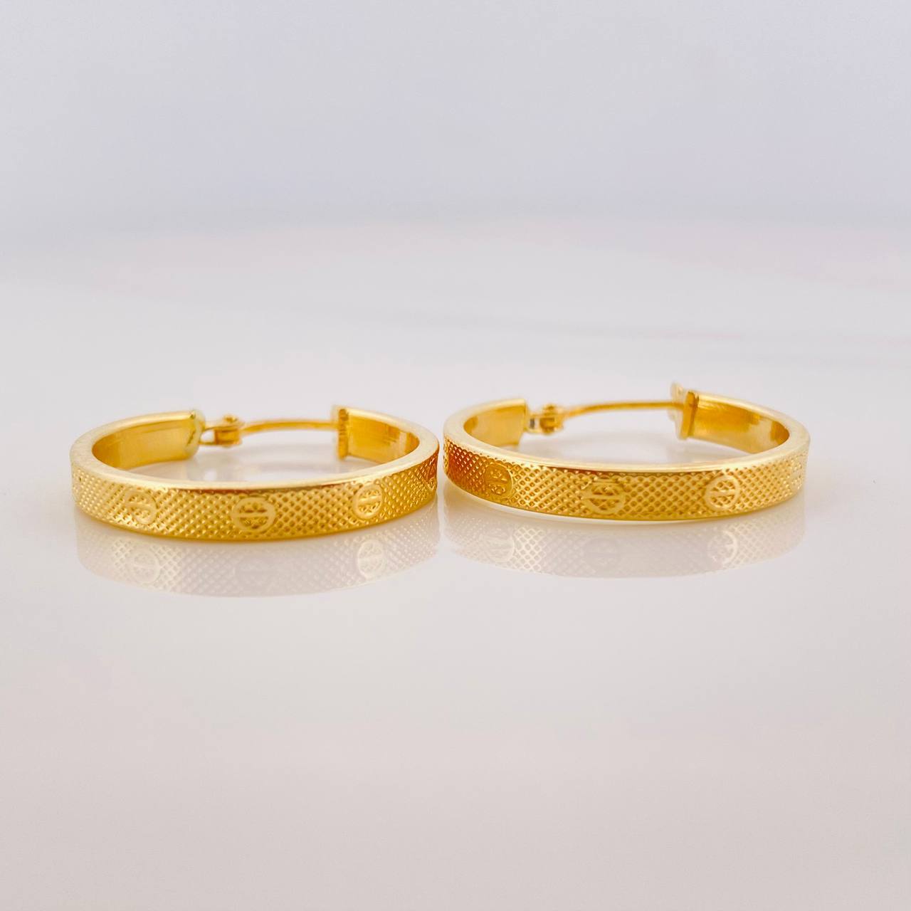 Candongas Tornillo 1.9g / 3/4 in Oro Amarillo 18K