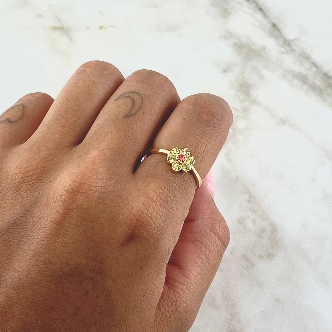 Flower Ring 2.2gr / Size 6 1/2 / Yellow Zircons - Orange 18K Yellow Gold ©