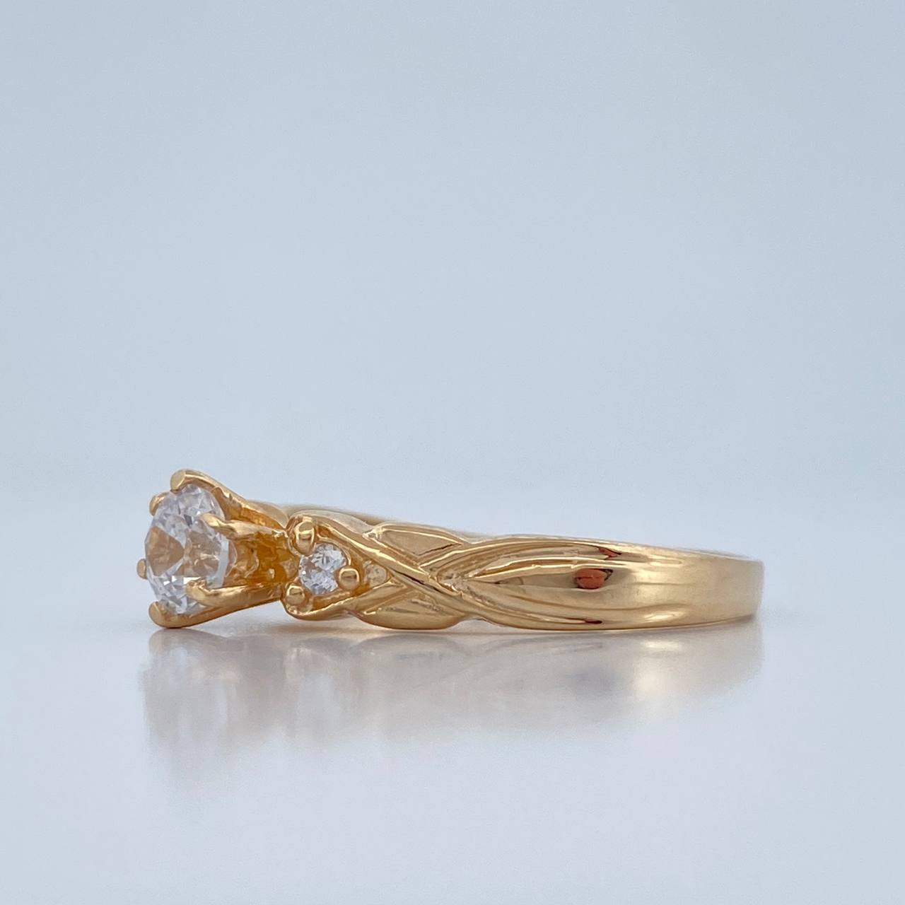 Anillo Solitario Cruzado 2.25gr / T7 / Oro Amarillo 18K %
