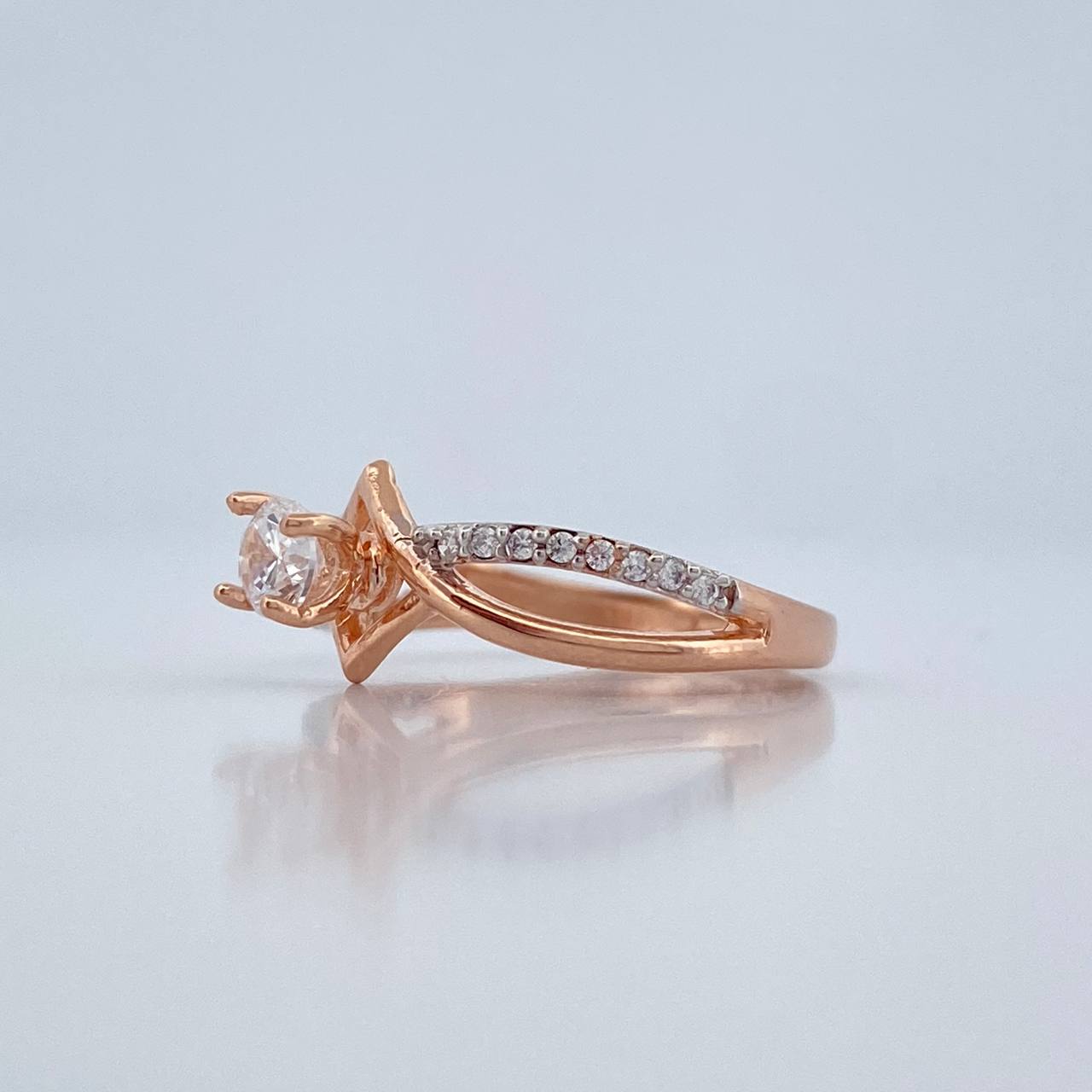 Anillo Solitario Lineas Cruzadas 2gr / T5 1/2 / Dos Oros Blanco Rosa 18K %