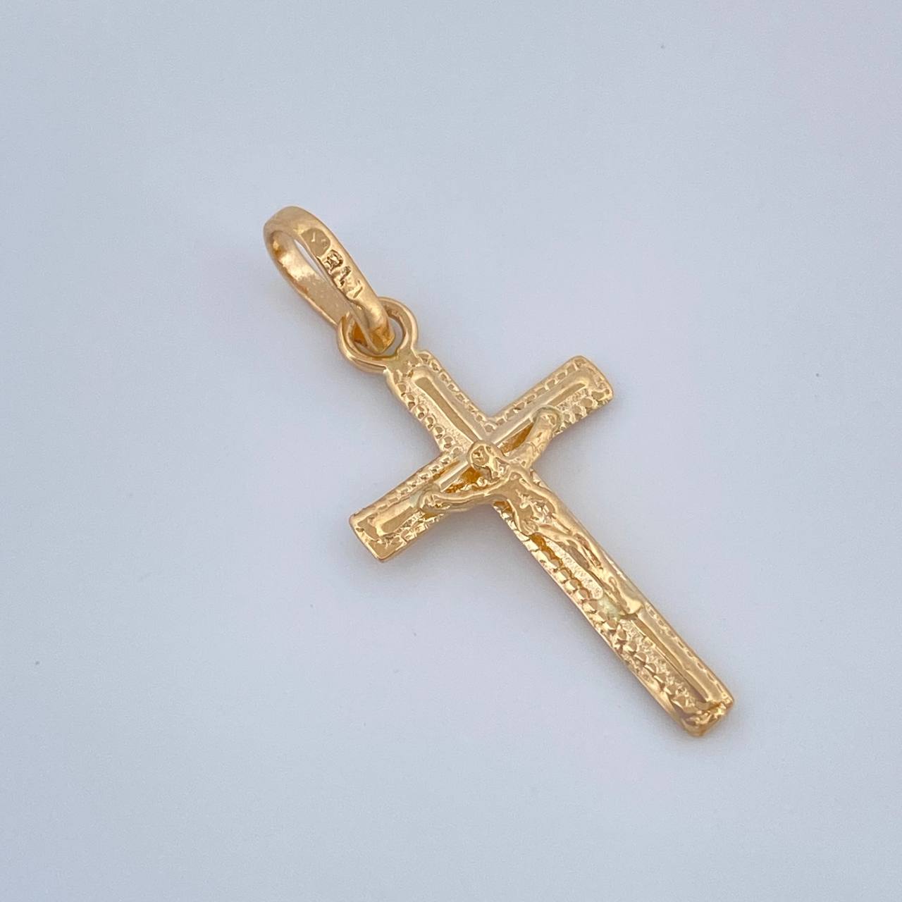 Dije Cruz Cristo 0.9gr / 1 in / Oro Amarillo 18K %