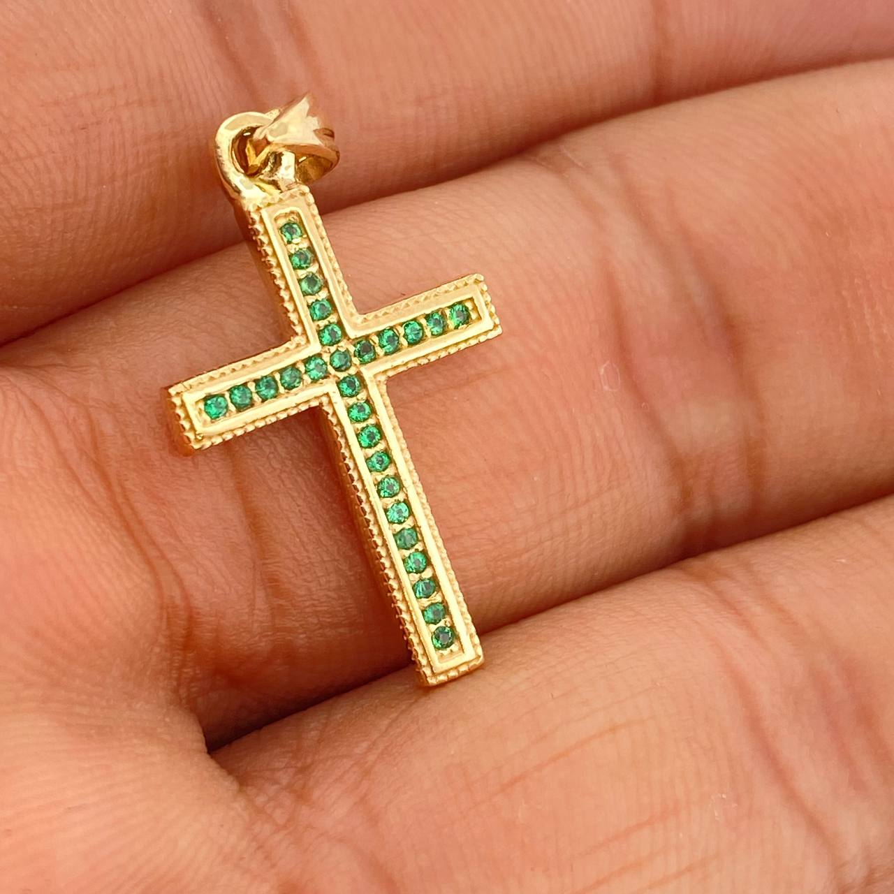 Dije Cruz 2.4gr / 1 1/4 in / Oro Amarillo 18K %