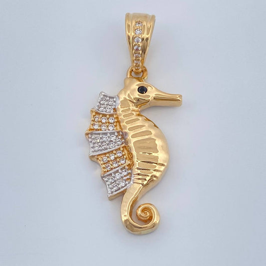Dije Caballito de Mar 3.8gr / 1 1/2 in / Dos Oros Amarillo Blanco 18K %