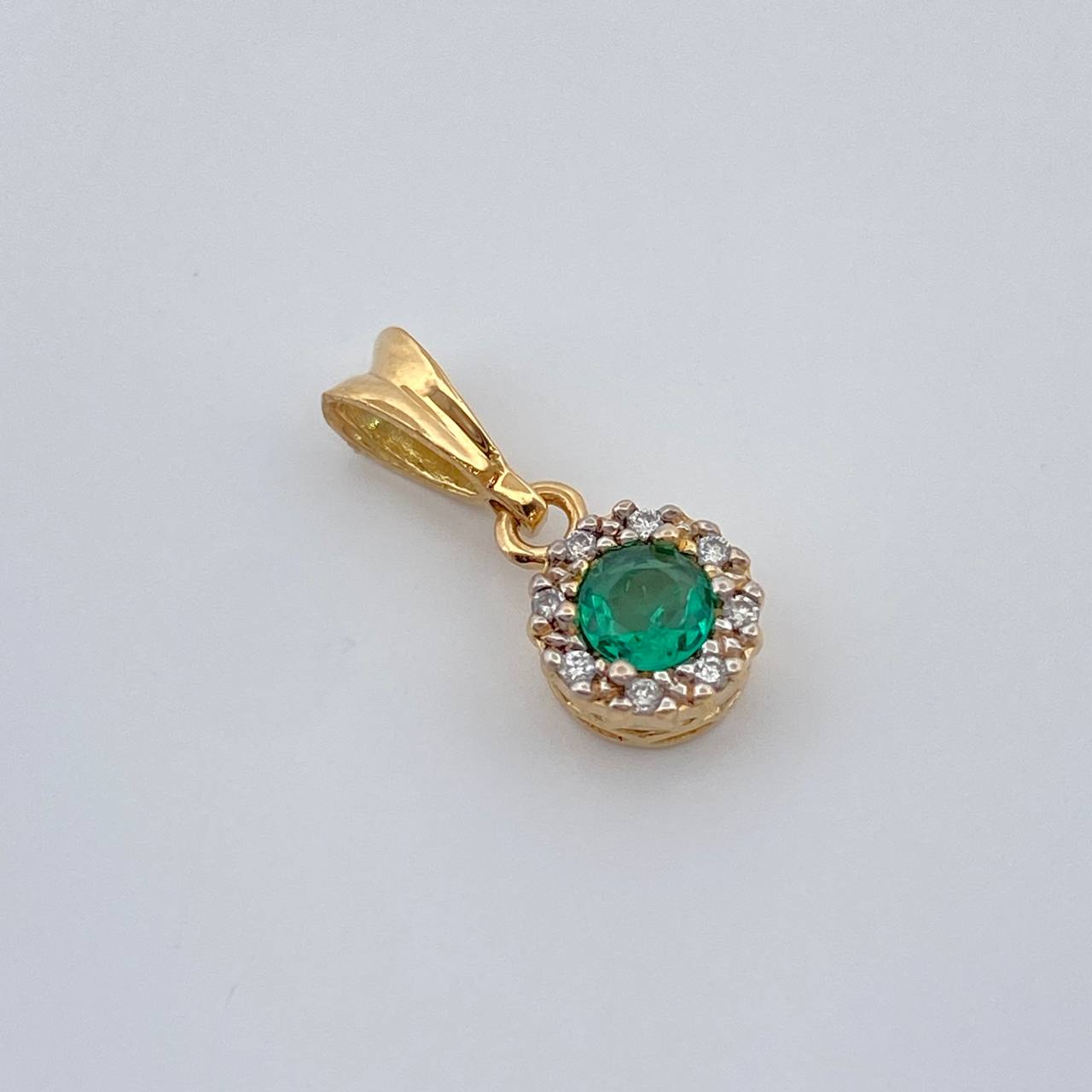 Dije Halo Esmeralda 0.85gr / 1/2 in /  Dos Oros Amarillo Blanco 18K %
