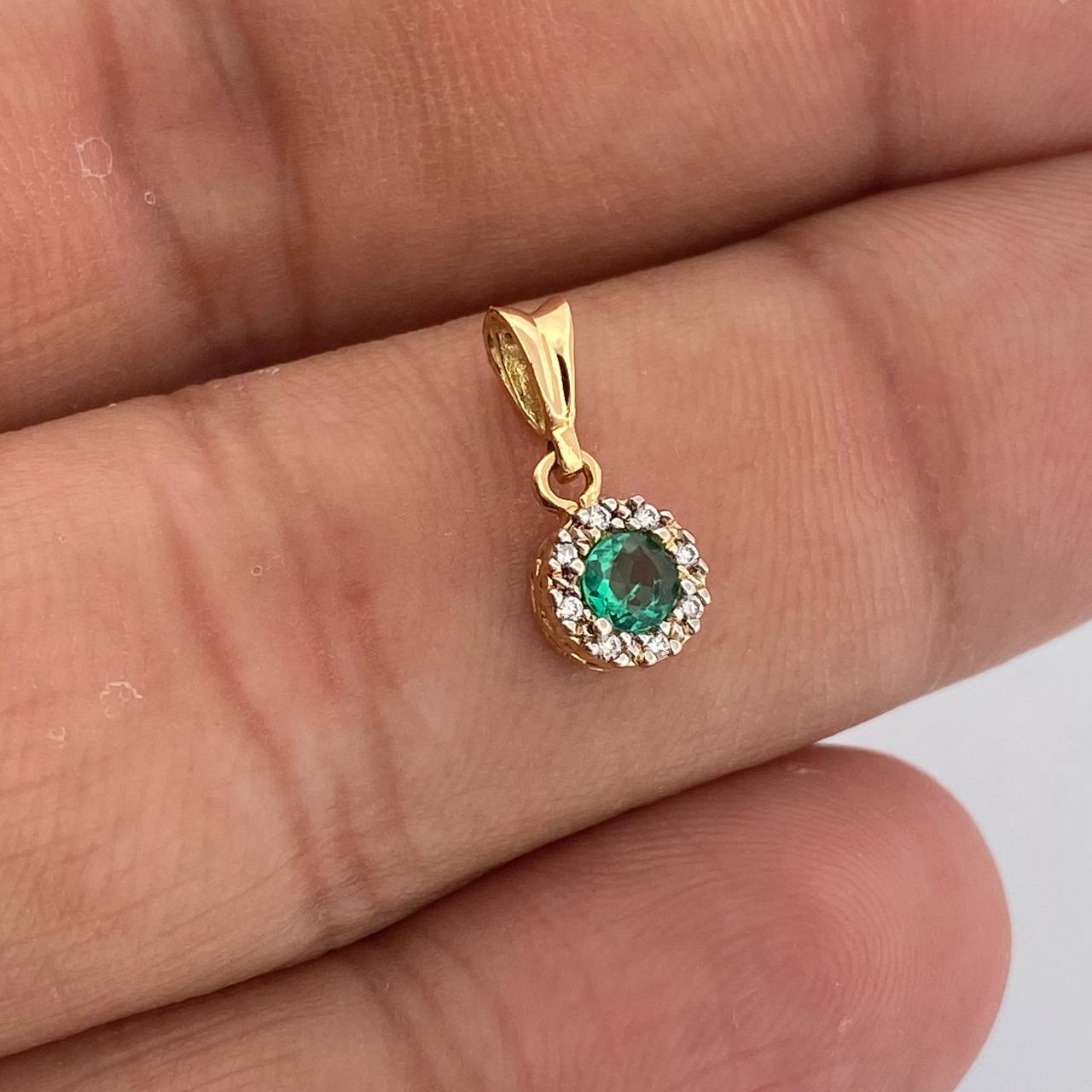 Dije Halo Esmeralda 0.85gr / 1/2 in /  Dos Oros Amarillo Blanco 18K %