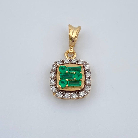Dije Cuadrado Esmeralda 16 Pts Diamantes 08 Pts 1.4gr / 3/4 in / Oro Amarillo 18K %