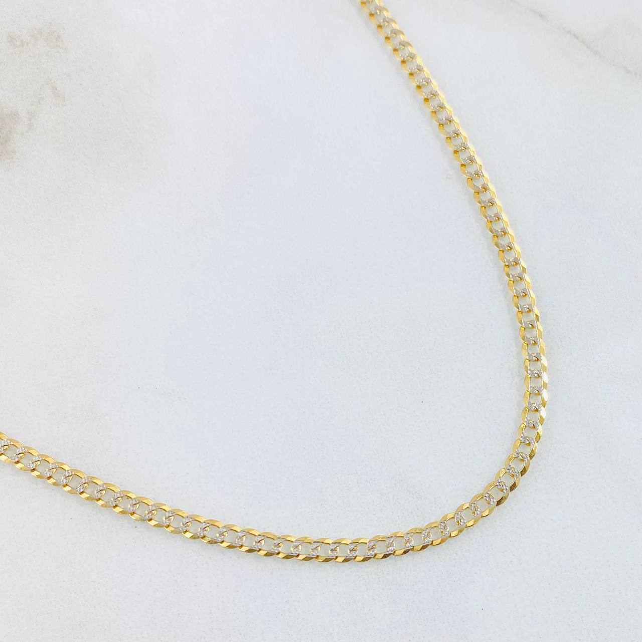 Cadena Cubana 6.25gr / 23 1/2 in / 3mm Dos Oros Amarillo Blanco +3 18K