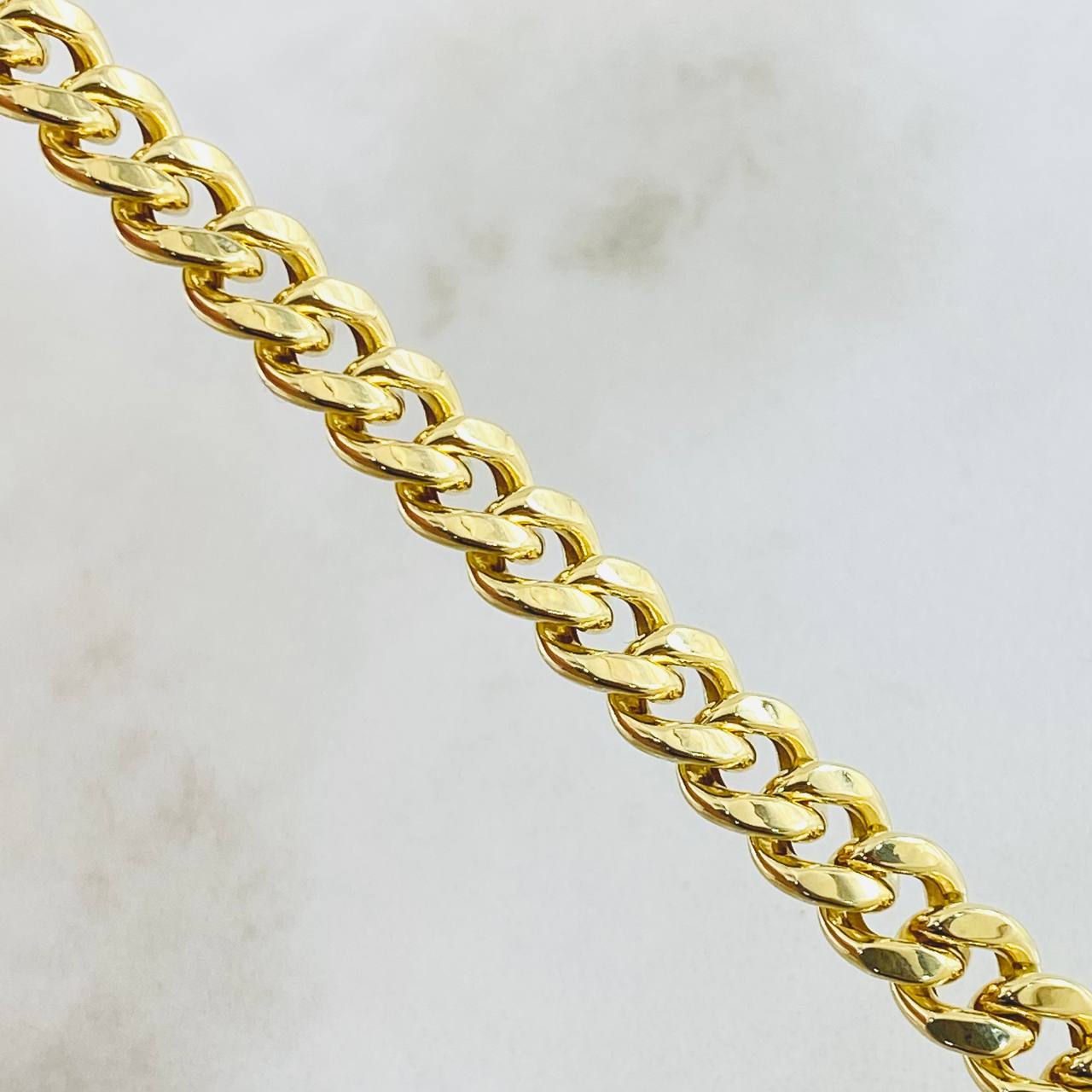 Cadena Cubano 17.7gr / 23 1/2 in / Oro Amarillo 14K Italy *