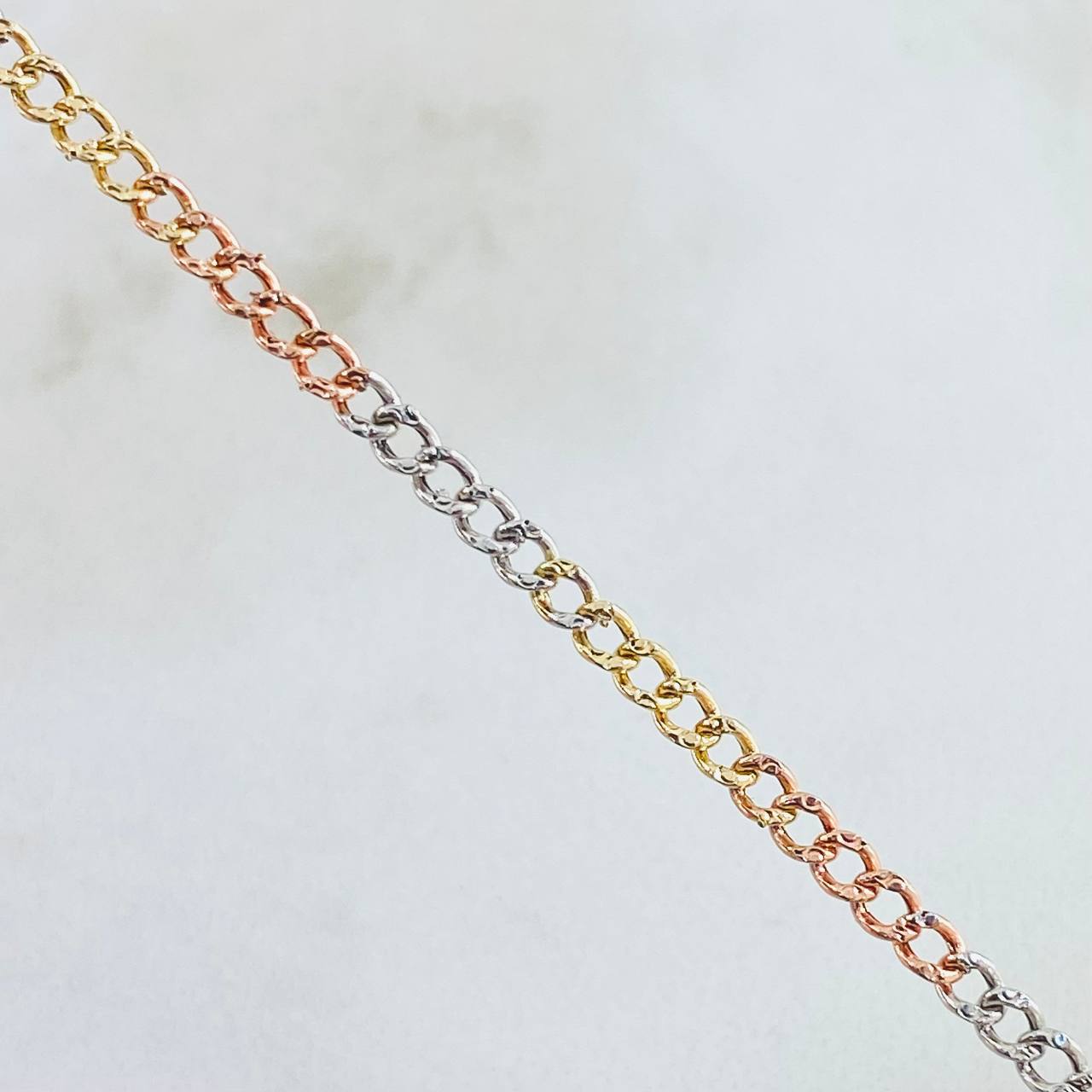 Cadena Cubana 4.1gr / 23 1/2 in / Tres Oros 14K Italy