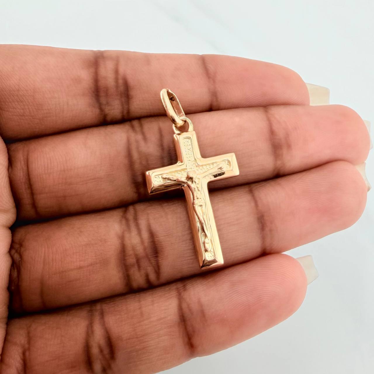 Dije Cruz Cristo 2.9gr / 1 1/2 in / Oro Amarillo 18K $