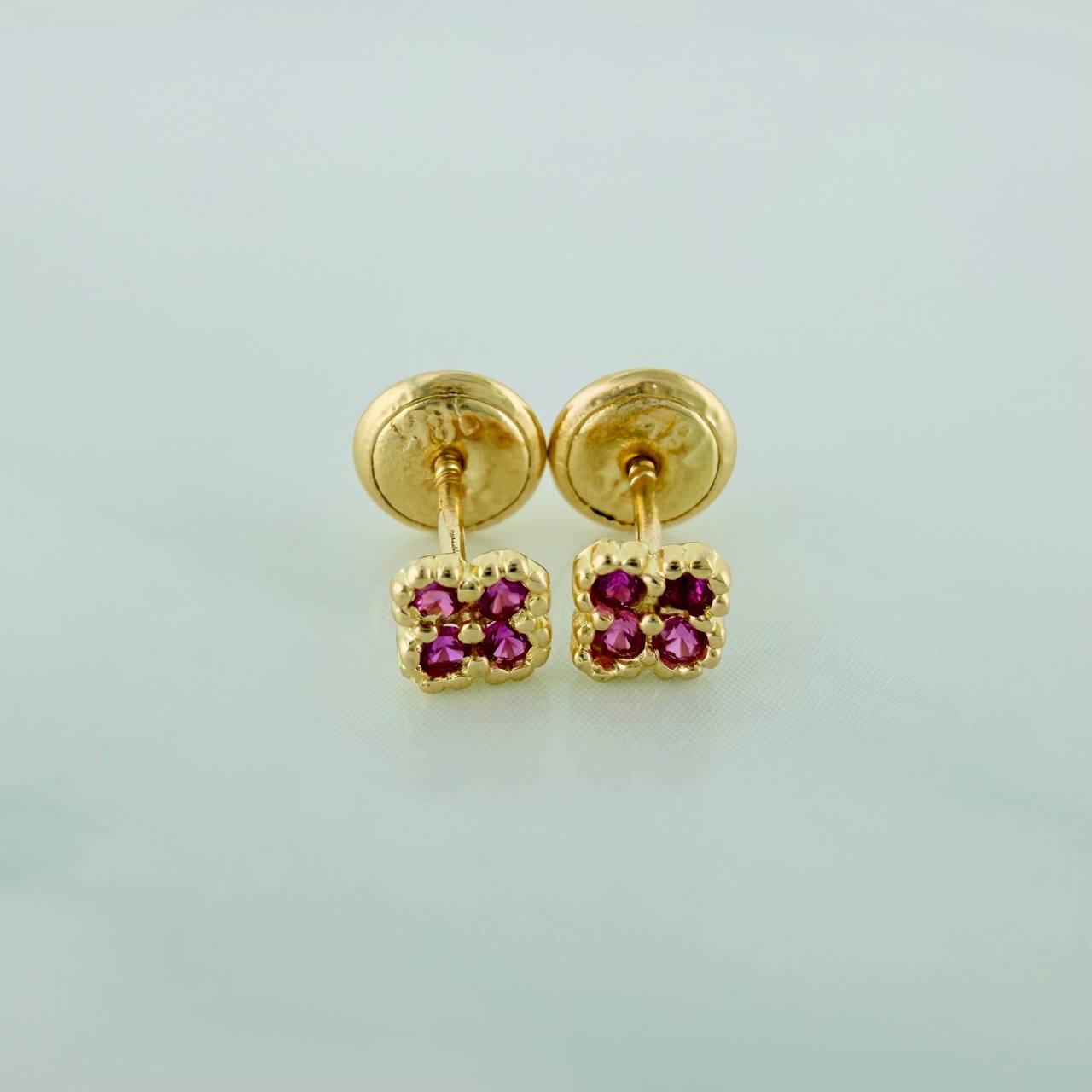 Stud Earrings Mini Clover 0.65 g / in / 3.68 mm Yellow Gold 18K