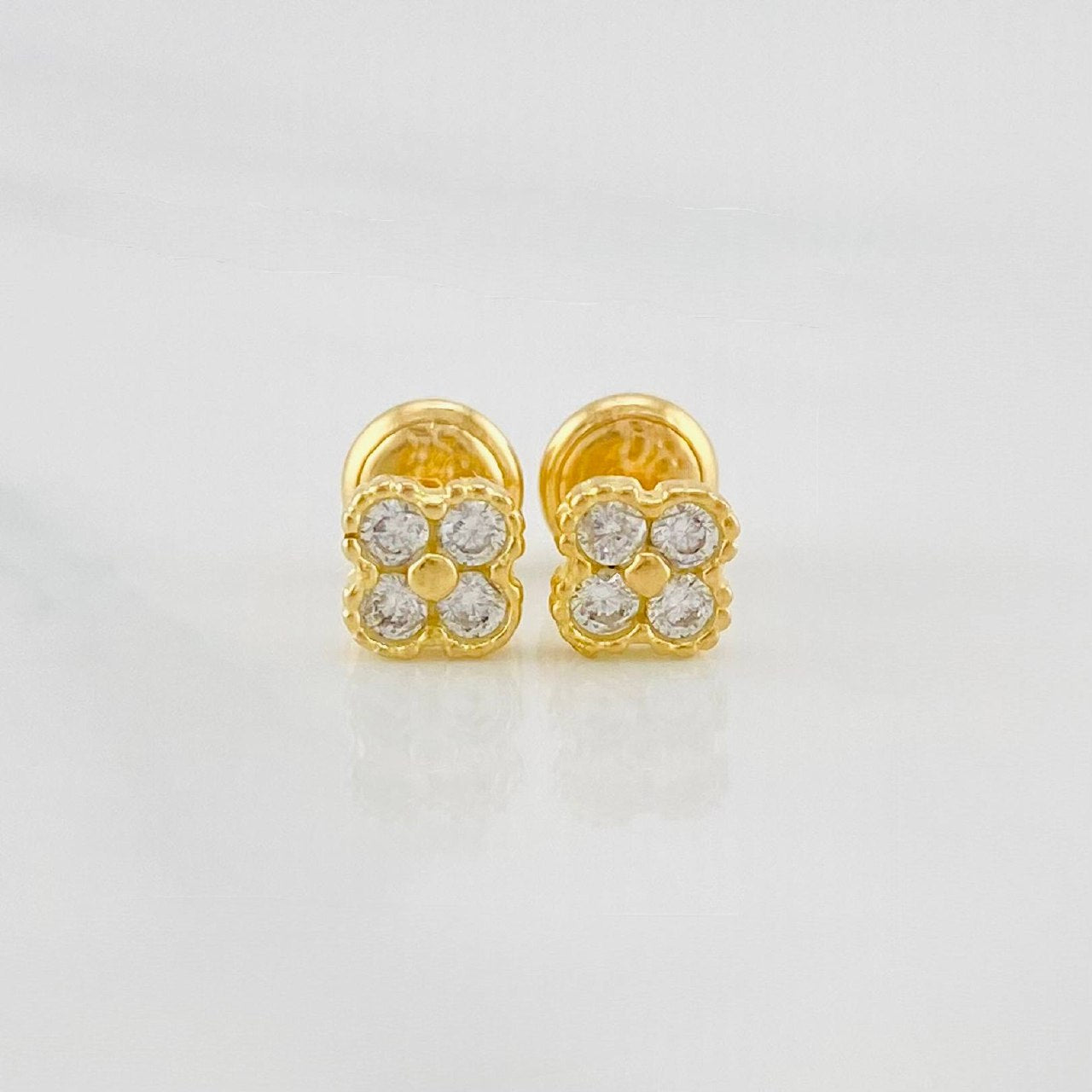 Stud Earrings Clover 1.15 g / in / 5.2 mm Yellow Gold 18K